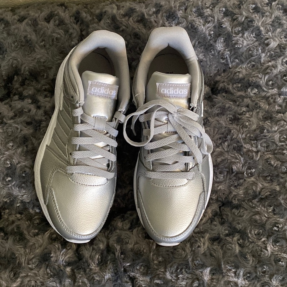 Adidas Crazy Chaos running shoes. Have never been worn, comes with box.